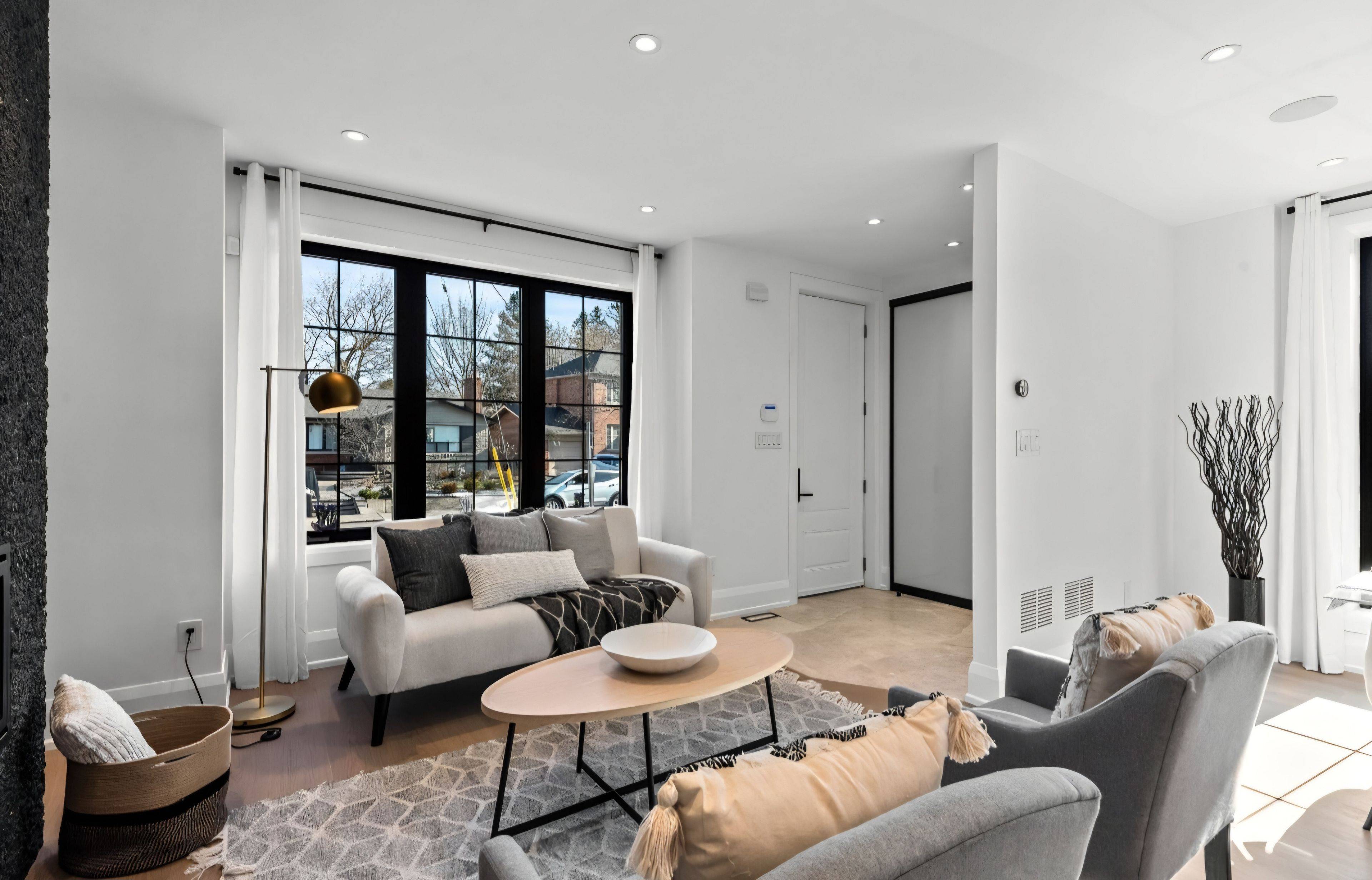 Toronto E03, ON M4B 1K4,180 Glenwood CRES