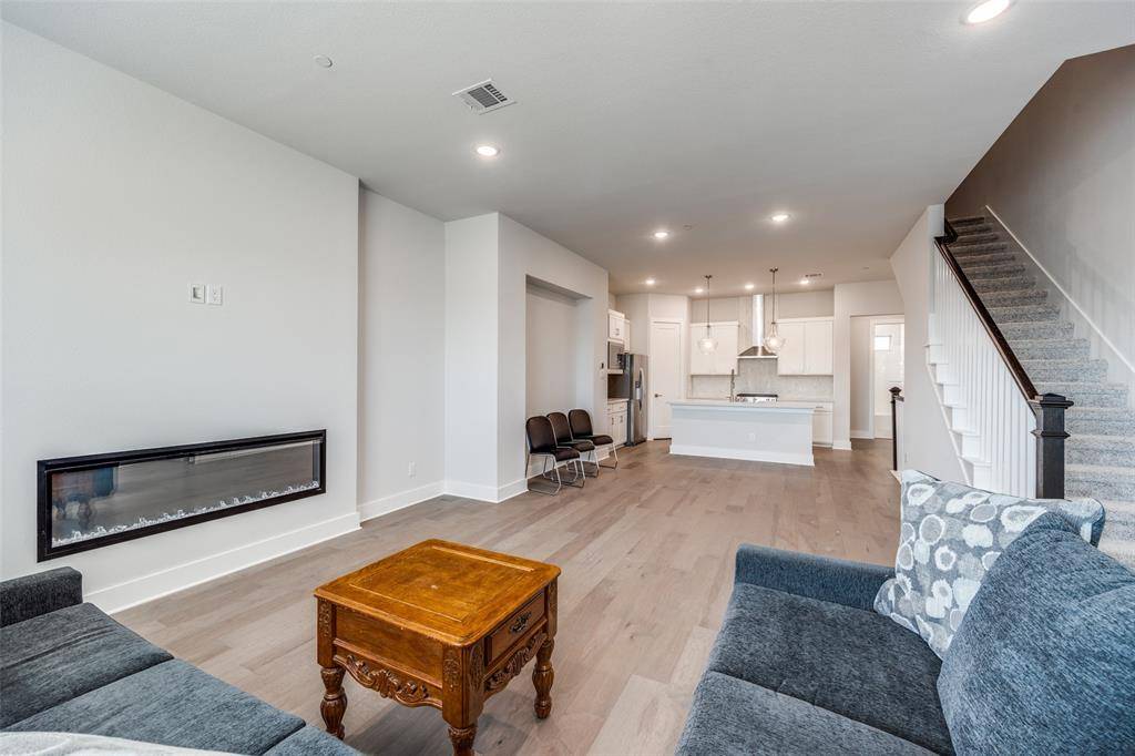 Plano, TX 75075,909 Heights Way