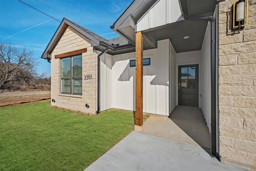 Granbury, TX 76048,2201 Comet Trail