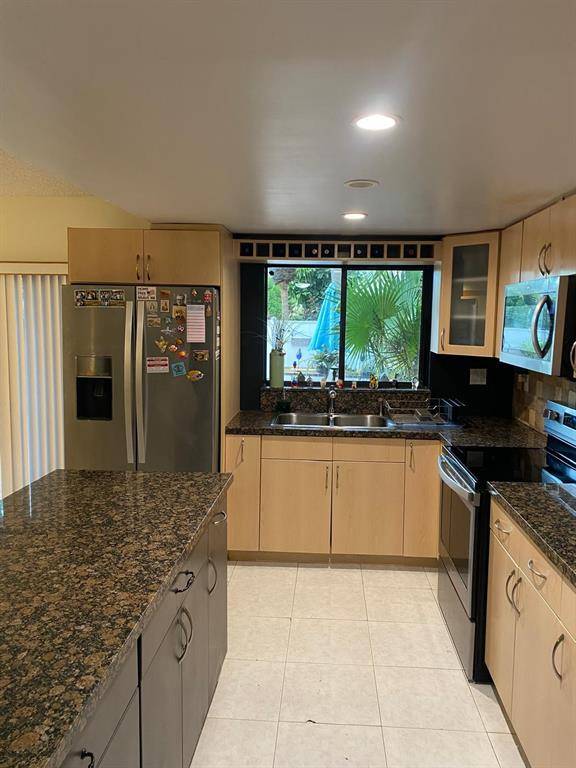 North Miami Beach, FL 33160,2645 NE 164th St #36