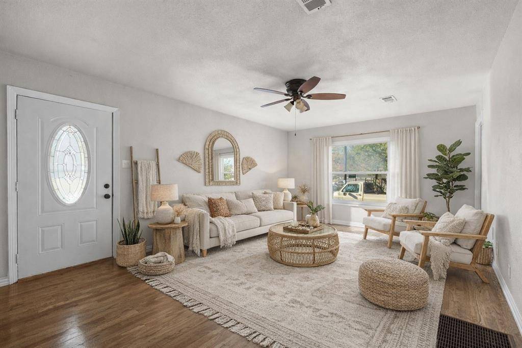 Ennis, TX 75119,206 E Belknap Street