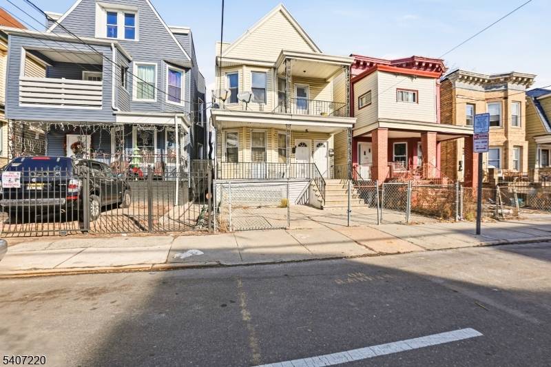 Jersey City, NJ 07305,106 Wegman Pkwy