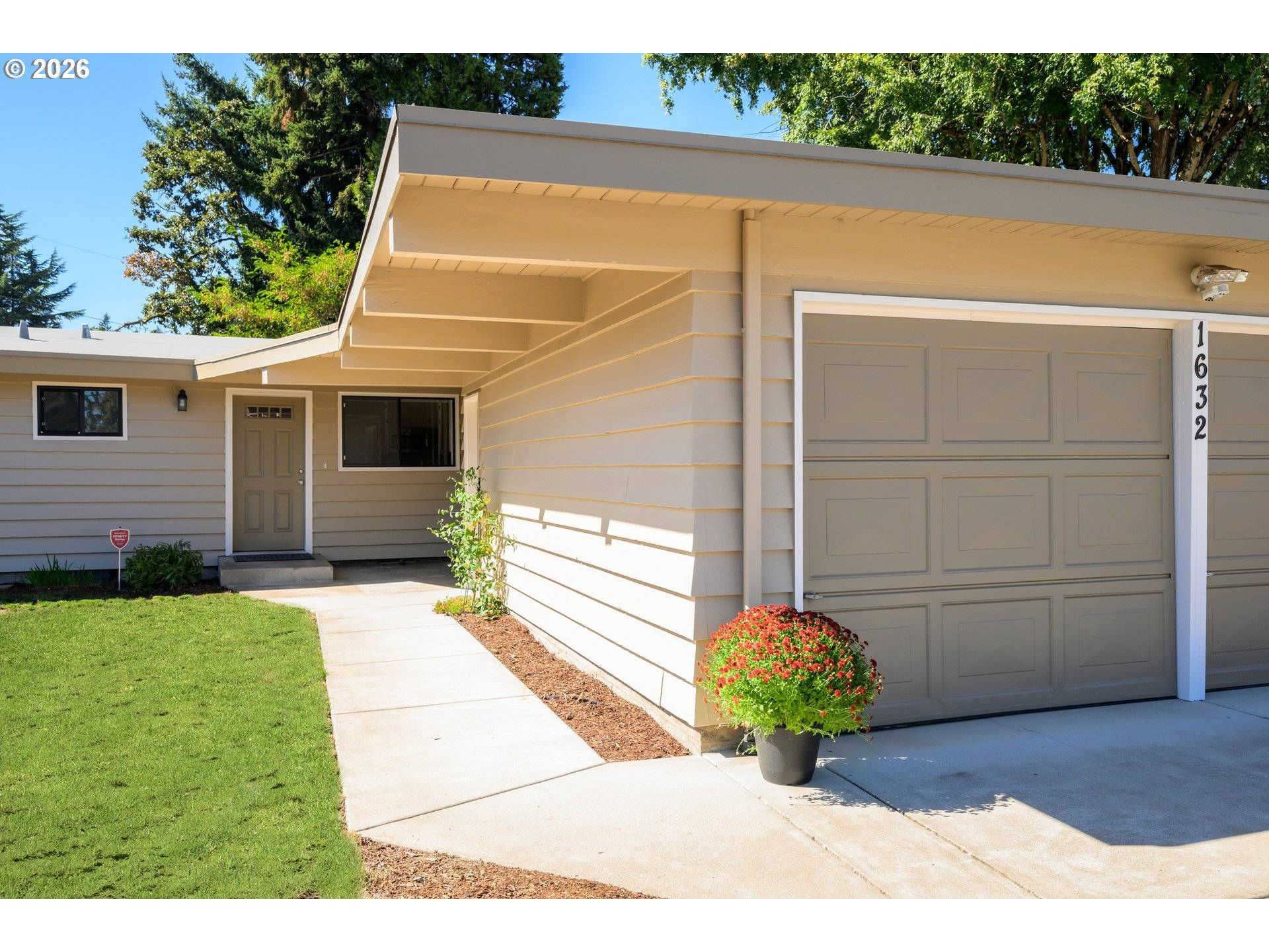 Eugene, OR 97401,1632 LARKSPUR LOOP