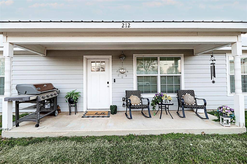 Bowie, TX 76230,212 E Clay Street