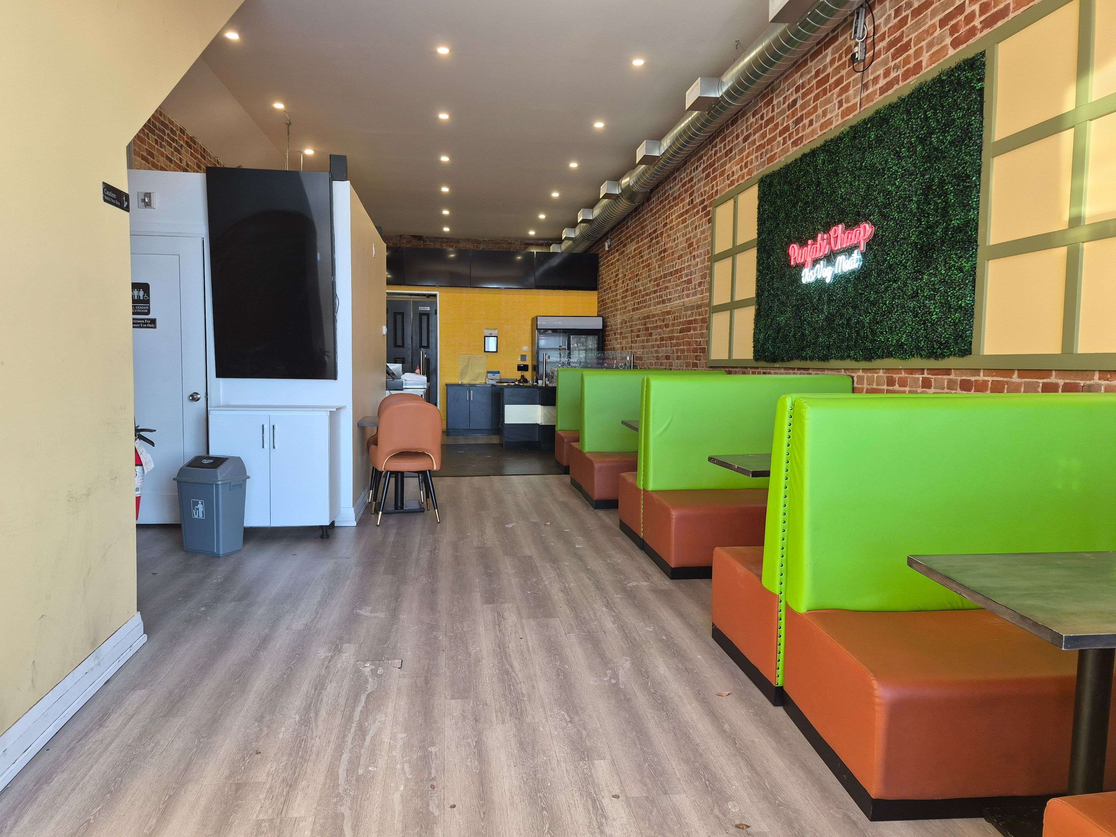 Barrie, ON L4M 1A3,58 Dunlop ST E