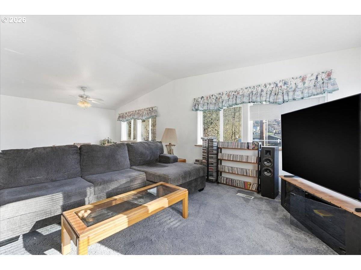 341 S 9TH ST, Kalama, WA 98625