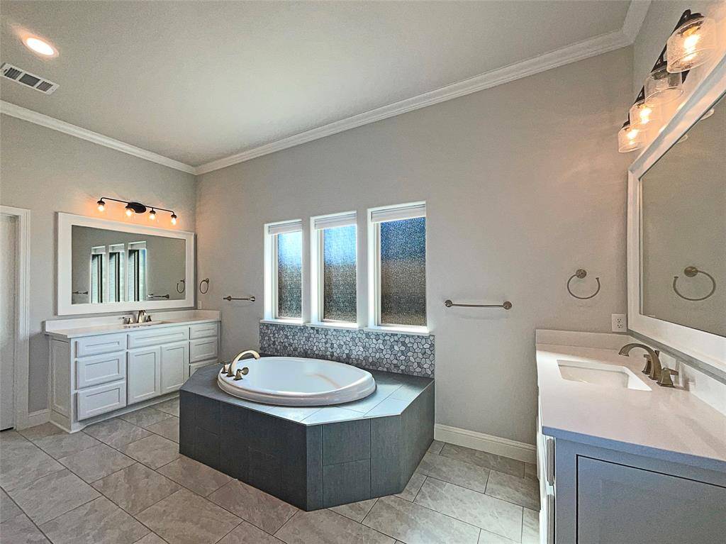 Weatherford, TX 76085,405 Oak Meadow Lane