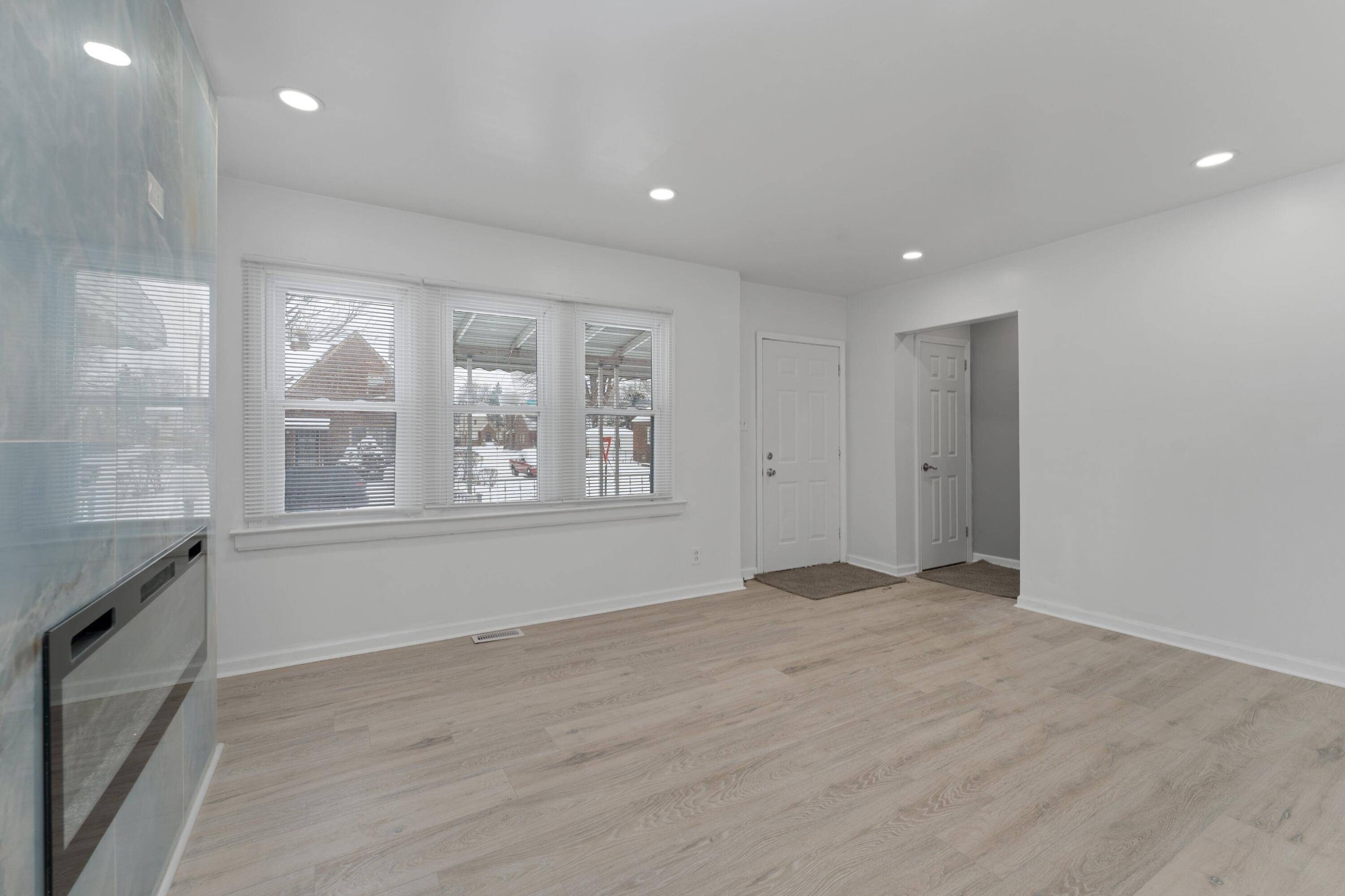 Detroit, MI 48235,16260 Cheyenne ST