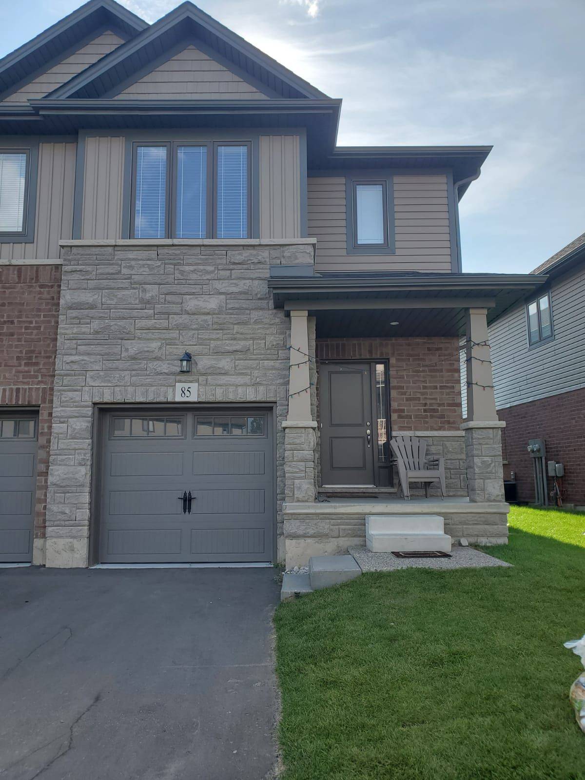 Brantford, ON N3T 0R6,77 Diana AVE #85