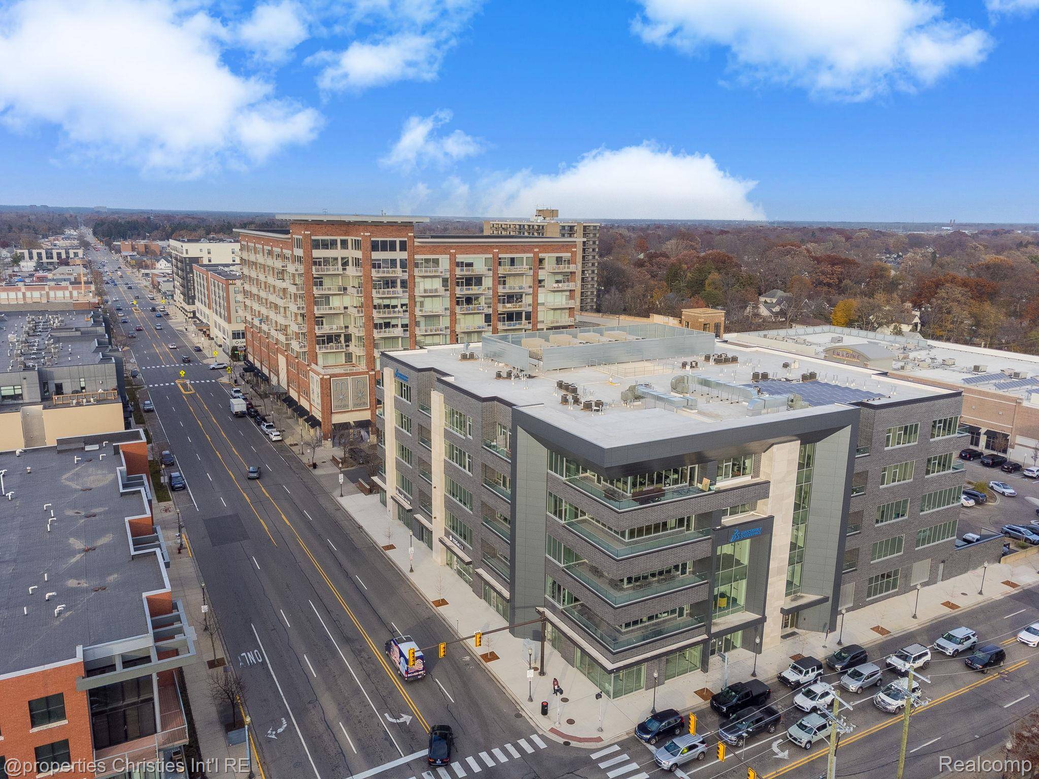 Royal Oak, MI 48067,118 N Main ST #403