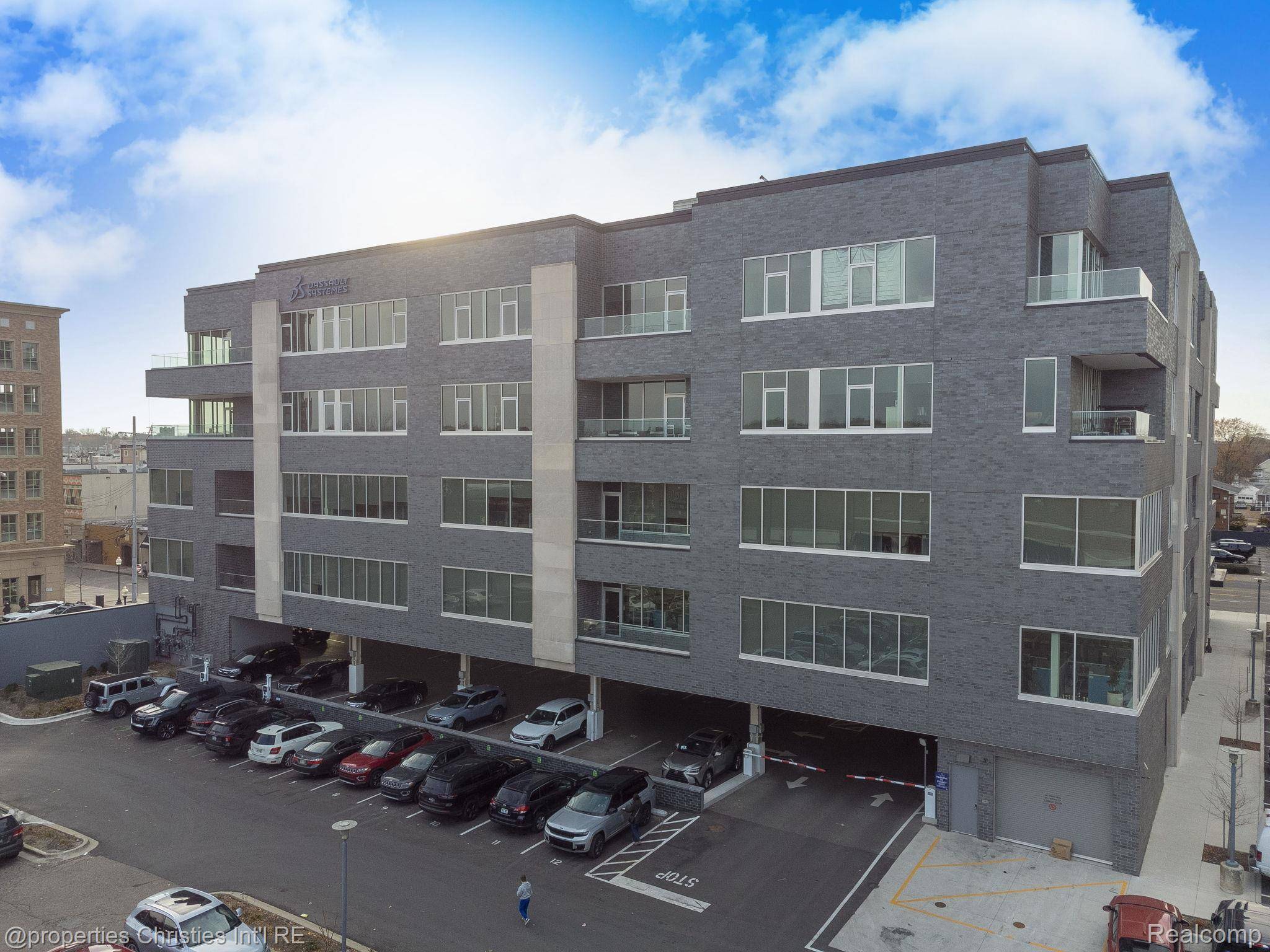 Royal Oak, MI 48067,118 N Main ST #403