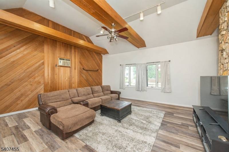 Wallington Boro, NJ 07057,84 Locust Ave