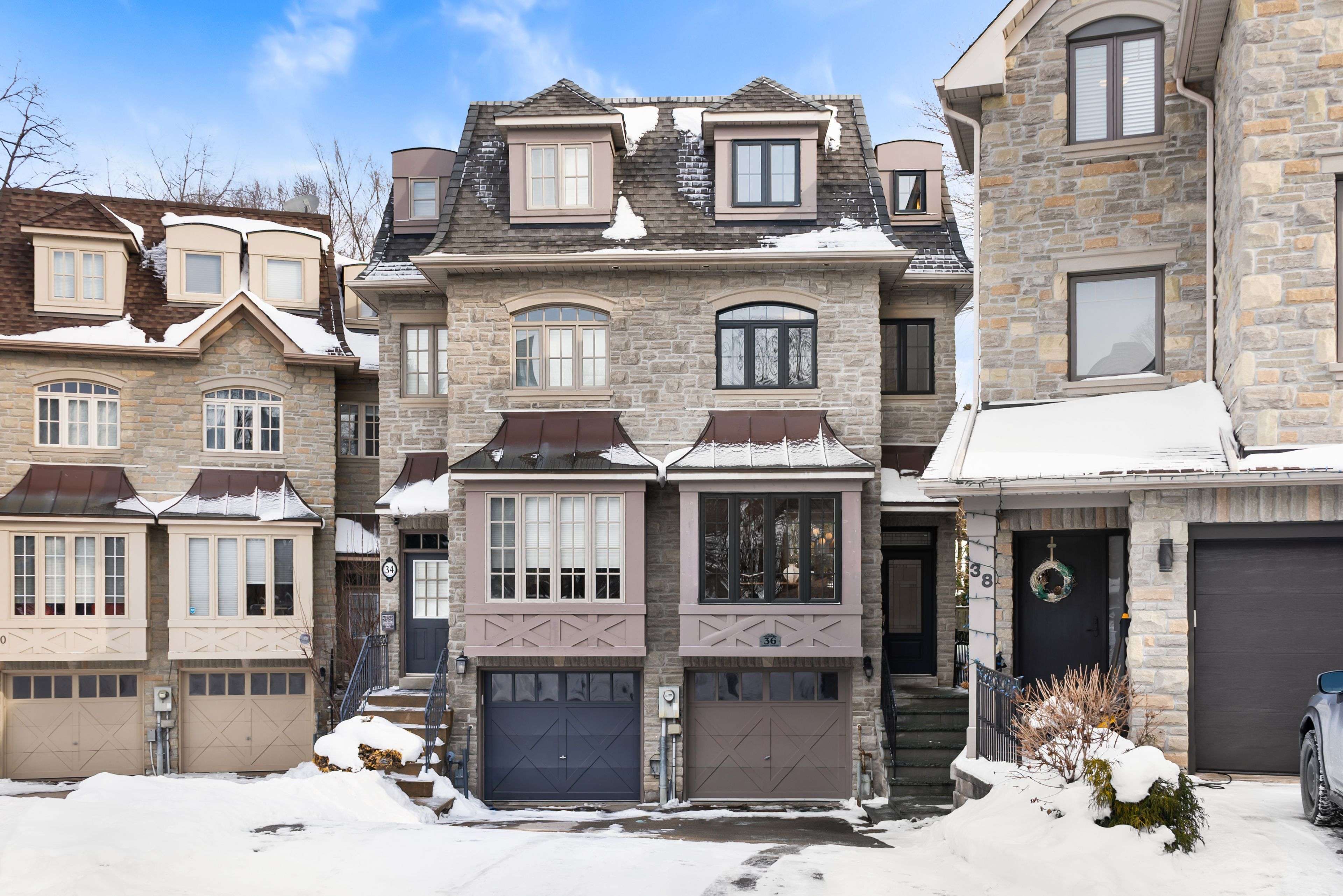 Toronto C12, ON M4P 2N5,36 Corinth GDNS