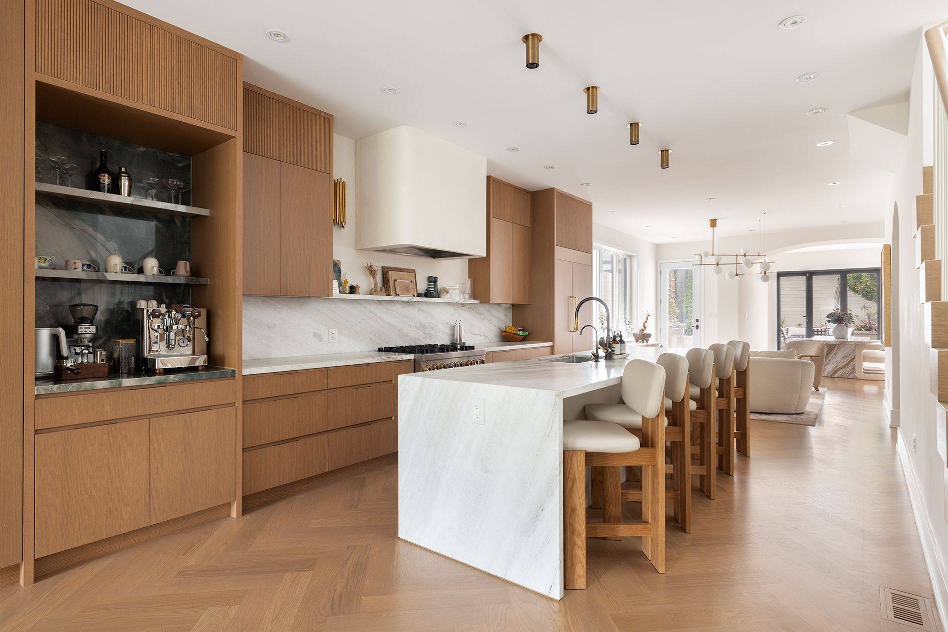 Toronto C01, ON M6J 1R1,18 Foxley ST