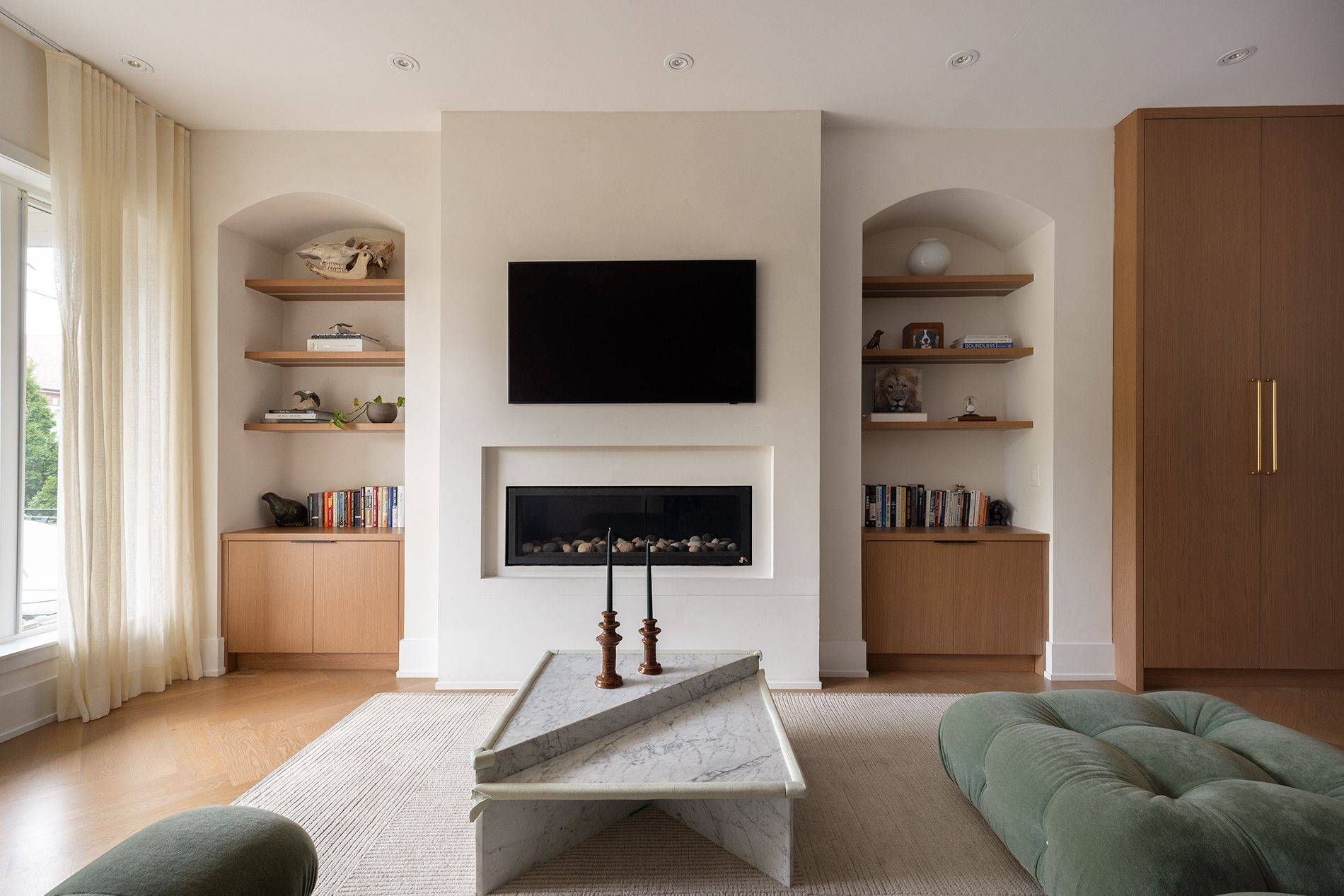 Toronto C01, ON M6J 1R1,18 Foxley ST