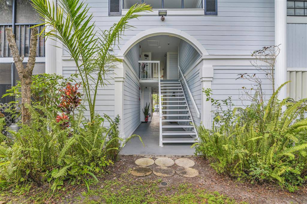 Miami, FL 33179,935 NE 199th St #103-16