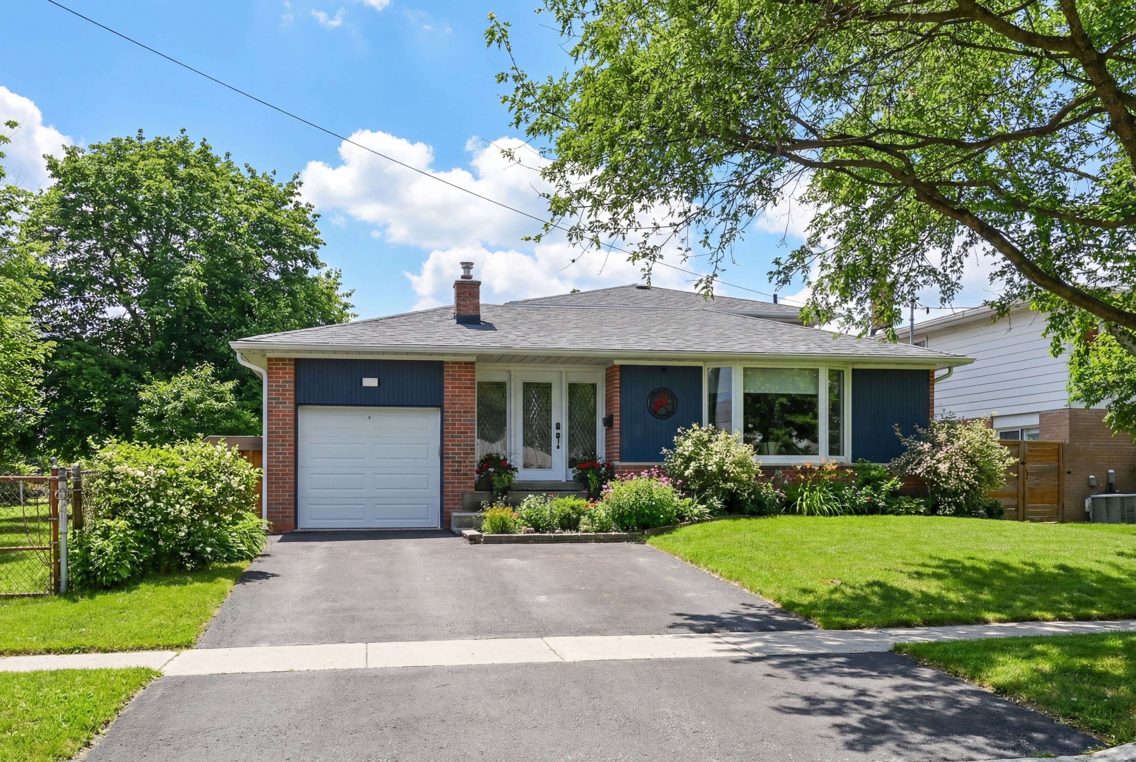 Halton Hills, ON L7G 1H7,28 Faludon DR