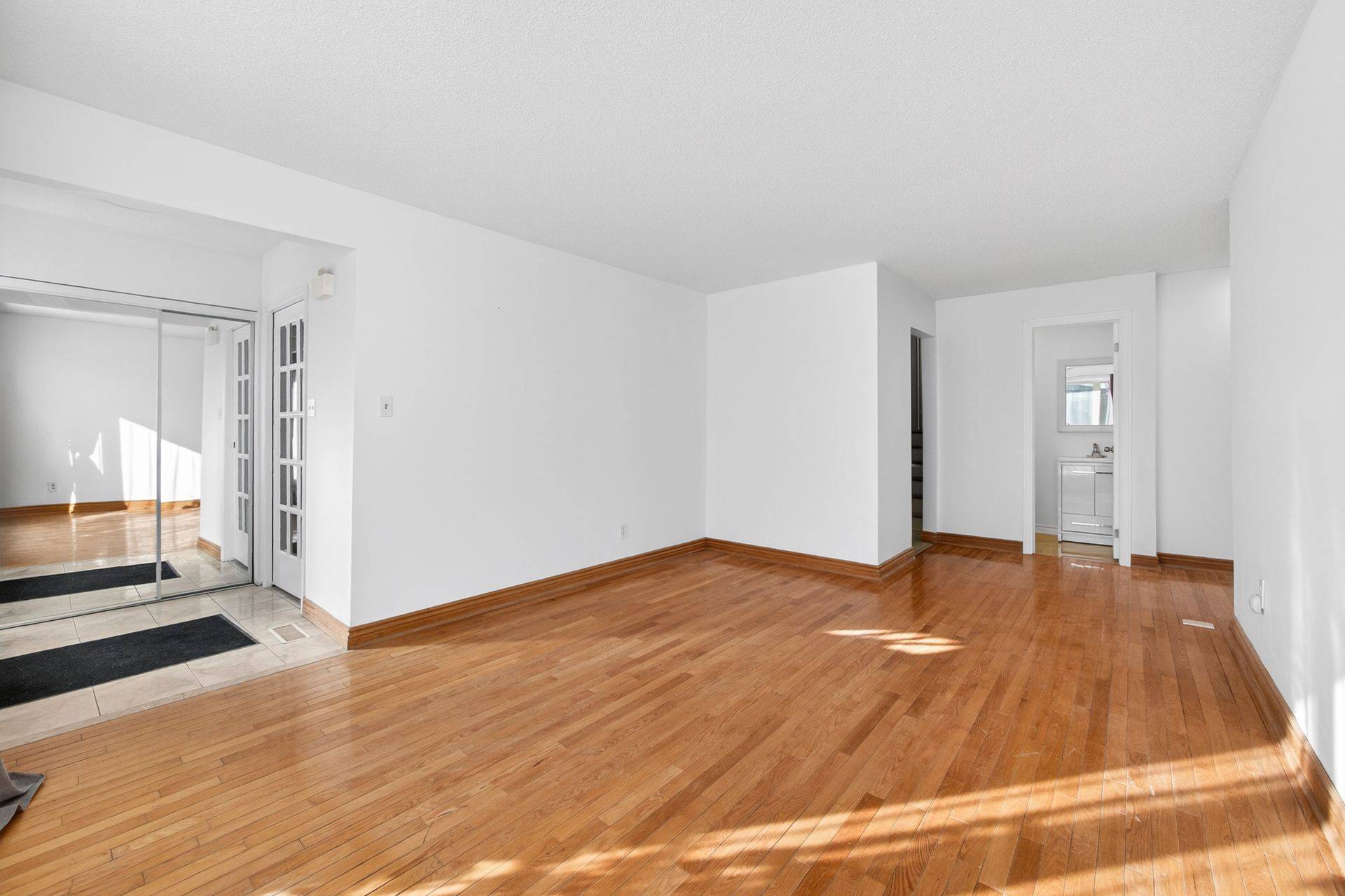 Mississauga, ON L4T 3E7,3404 Monica DR