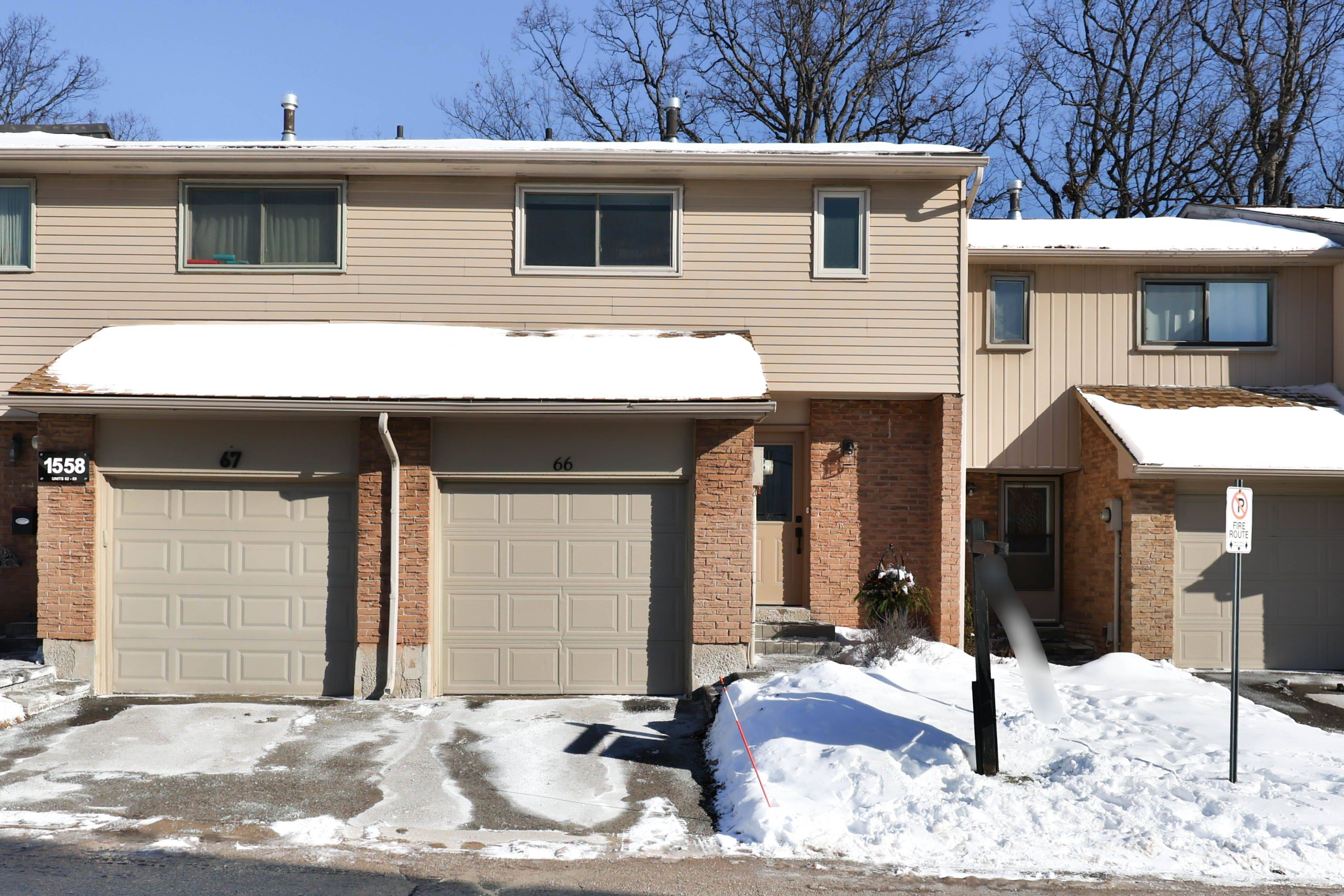 Oakville, ON L6H 2Z4,1558 Lancaster DR #66