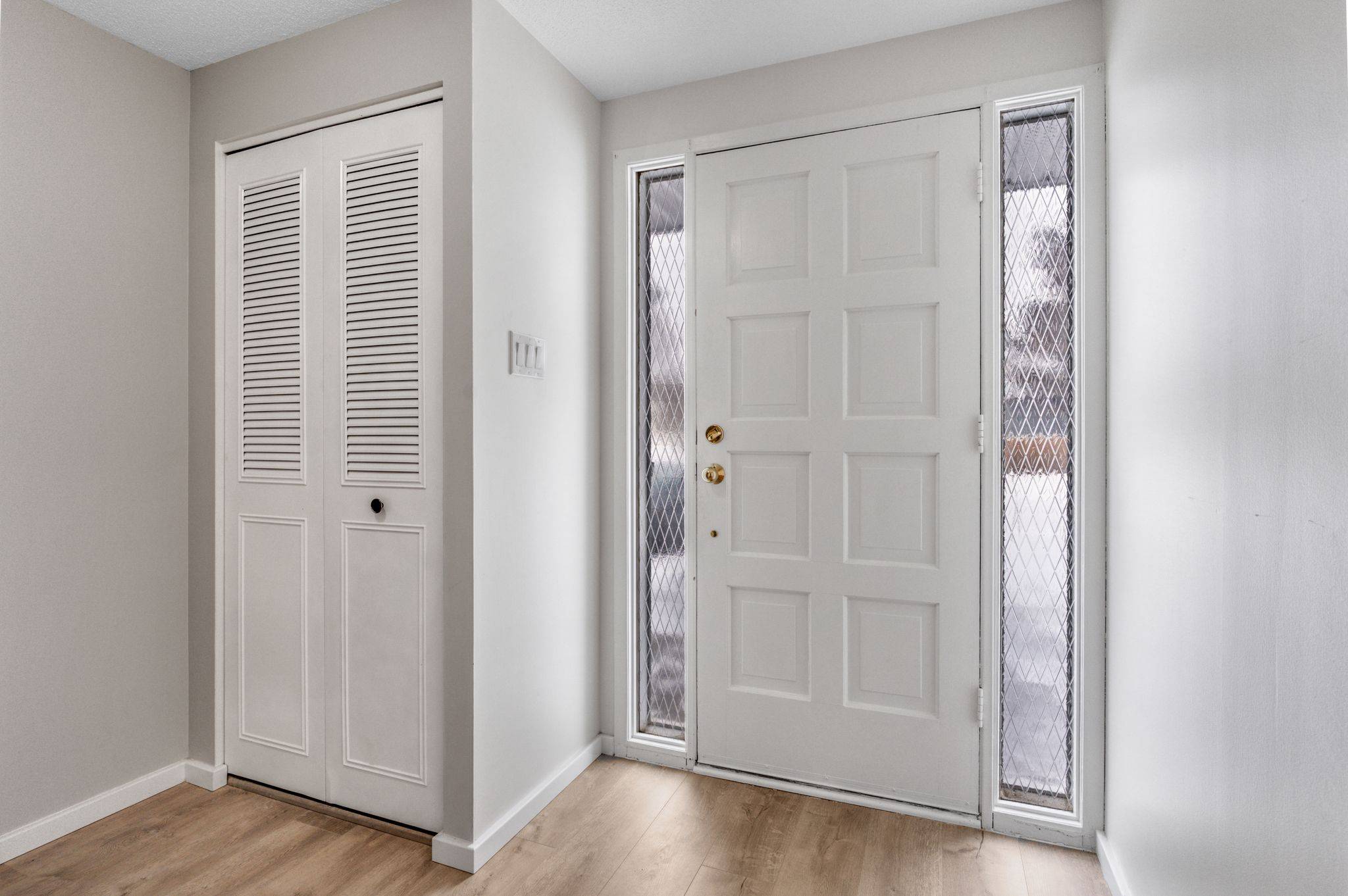 Kitchener, ON N2A 2T9,111 Manor DR