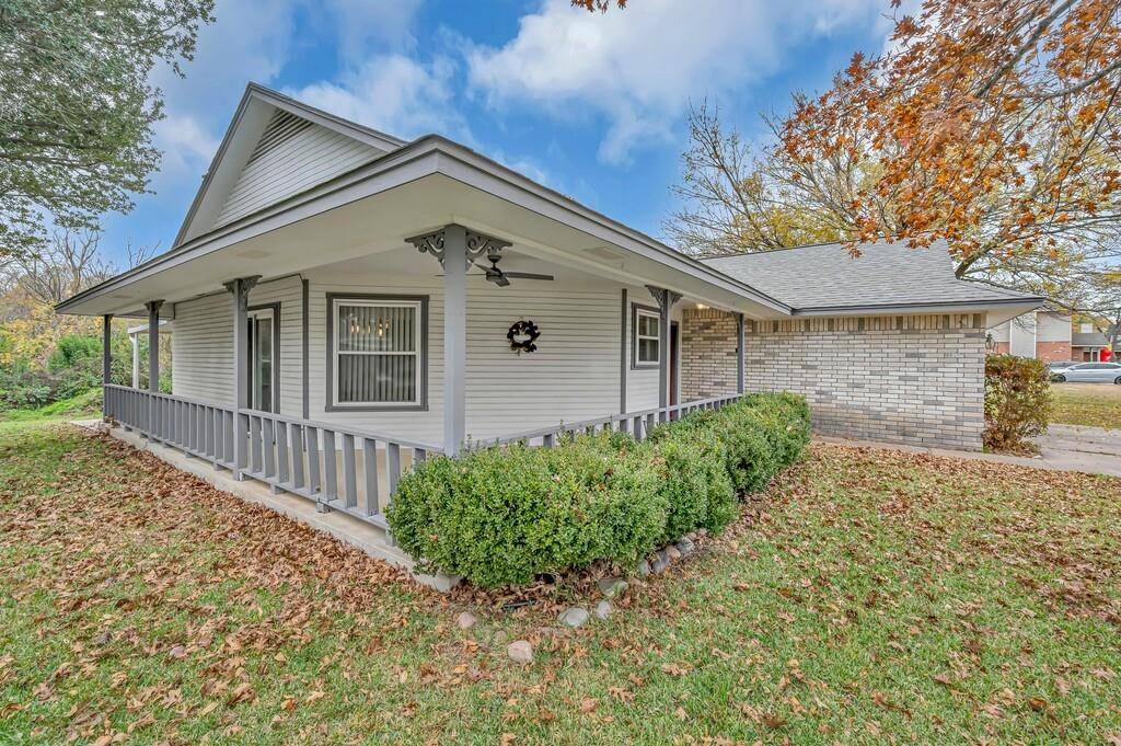 Hewitt, TX 76643,1013 December Drive