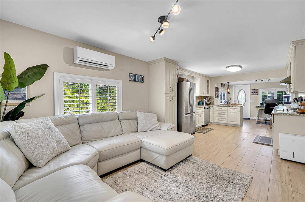 Davie, FL 33314,4860 SW 61st Ave