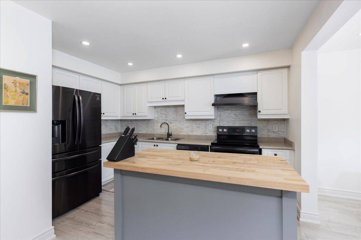 Georgina, ON L4P 4E3,71 Crittenden DR