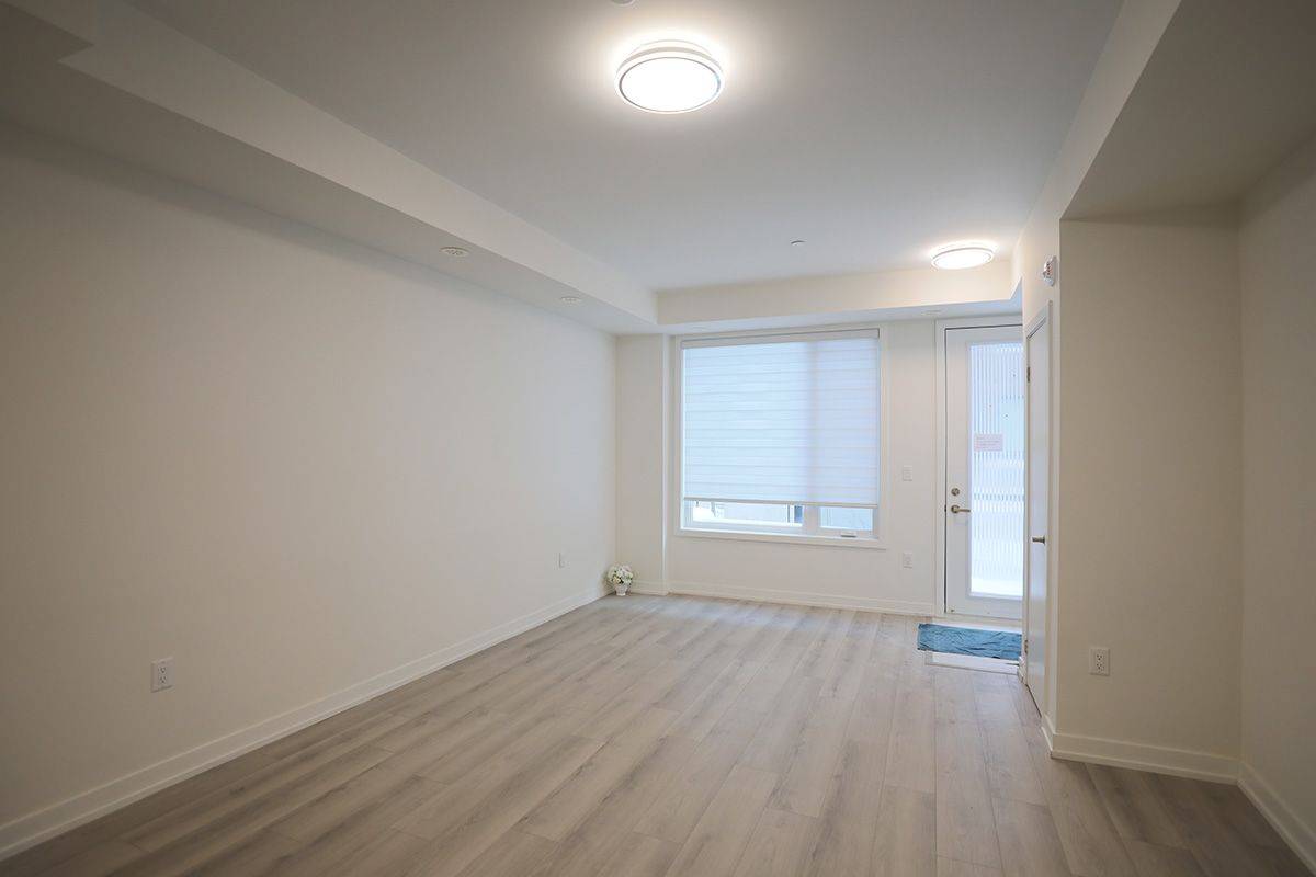 Mississauga, ON L5L 0C1,3546 colonial DR #7