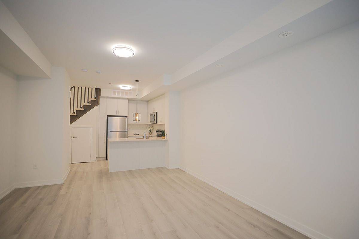 Mississauga, ON L5L 0C1,3546 colonial DR #7