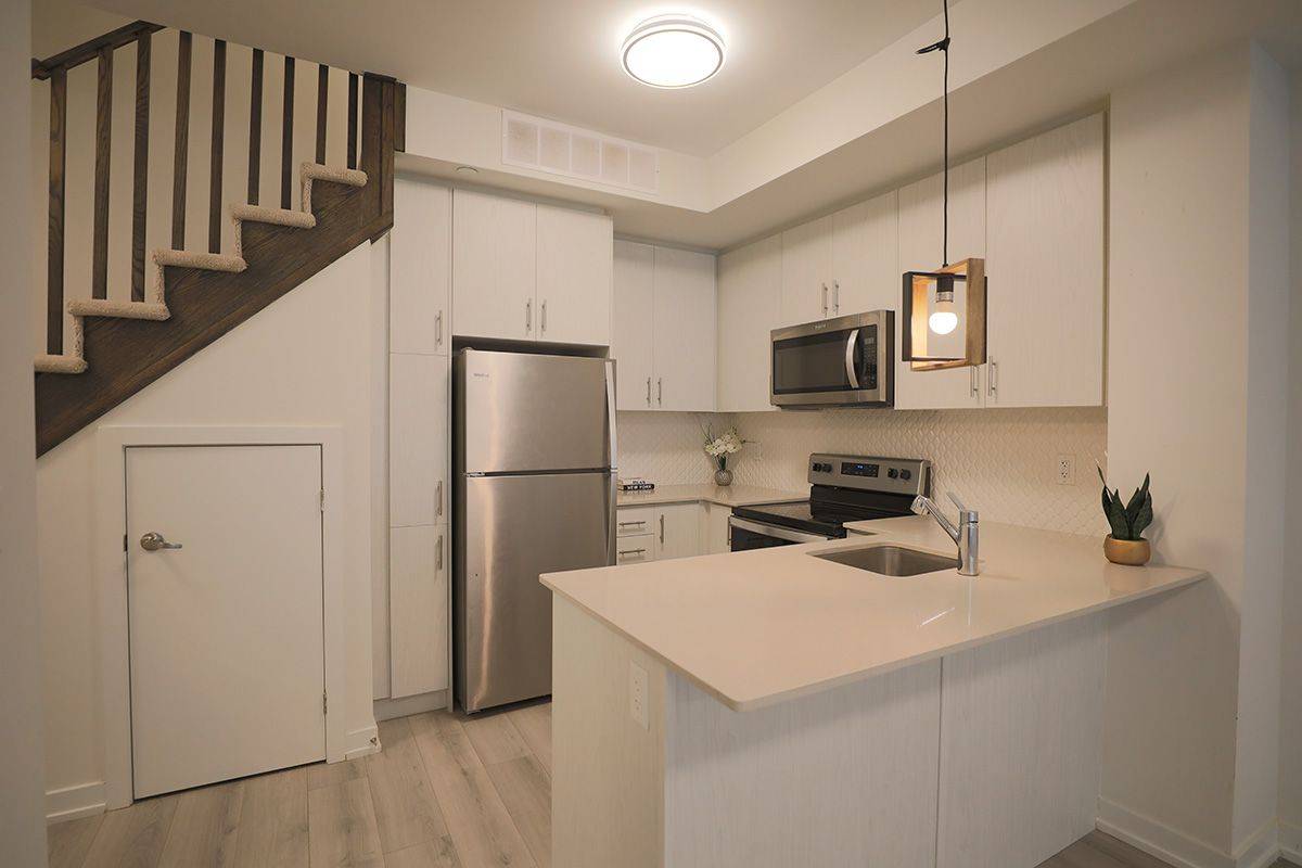 Mississauga, ON L5L 0C1,3546 colonial DR #7