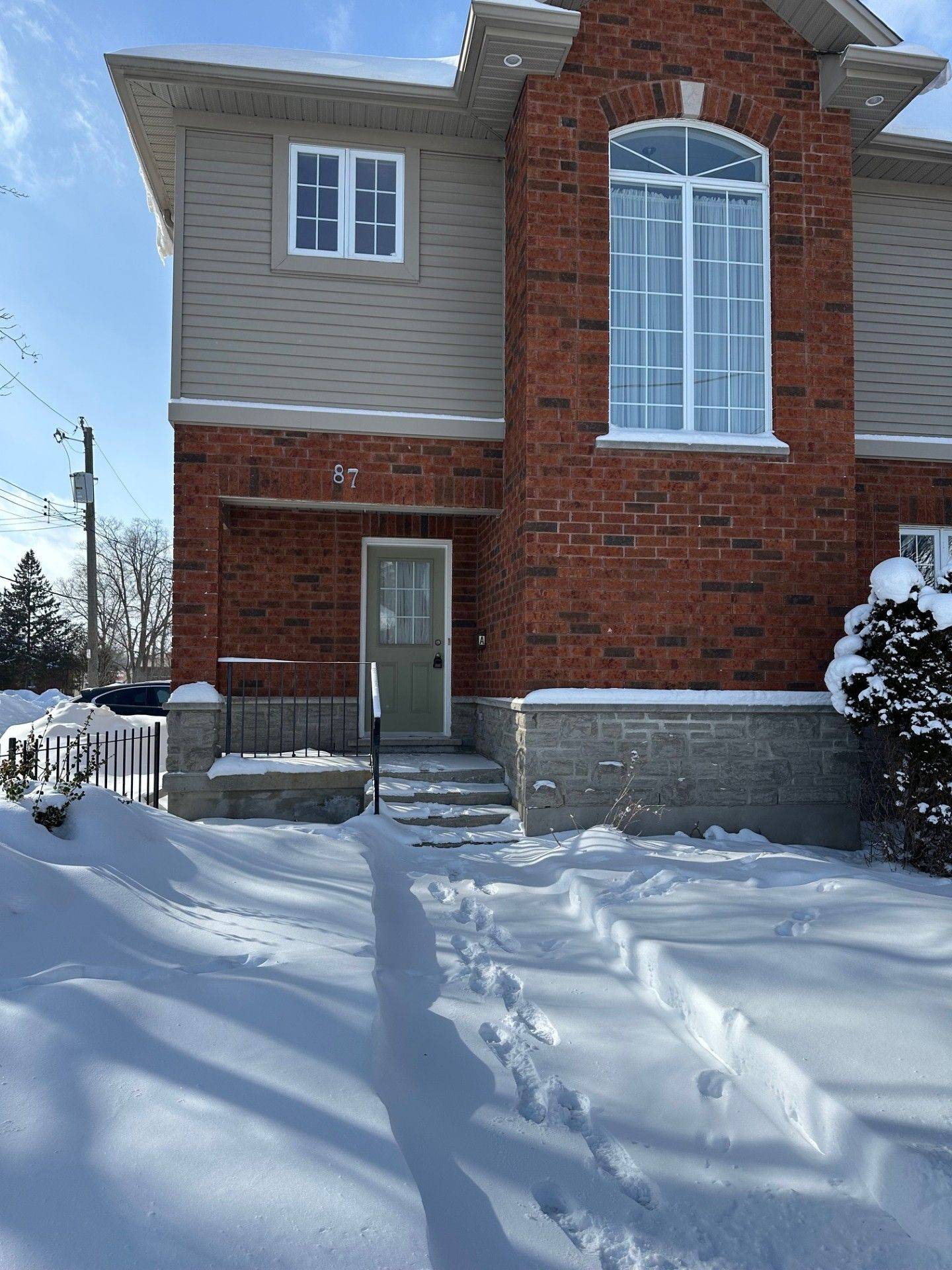 Waterloo, ON N2H 4G8,87 Ellis AVE