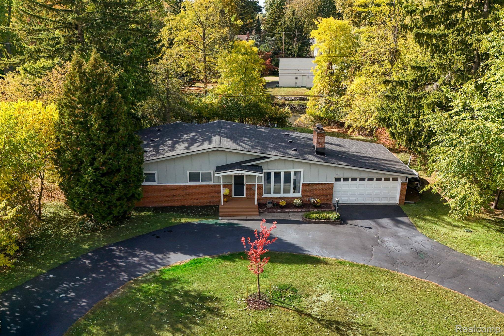 West Bloomfield, MI 48324,2622 Pine Ridge RD