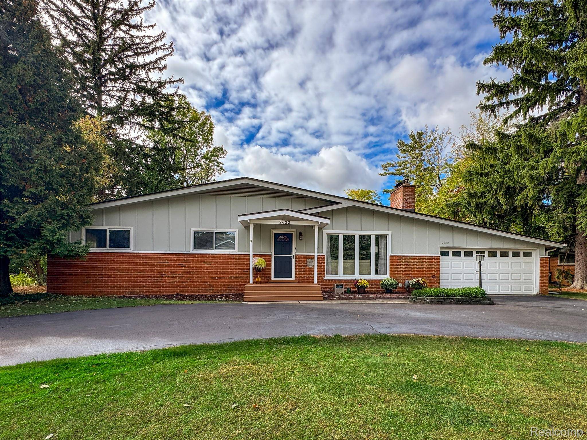 West Bloomfield, MI 48324,2622 Pine Ridge RD