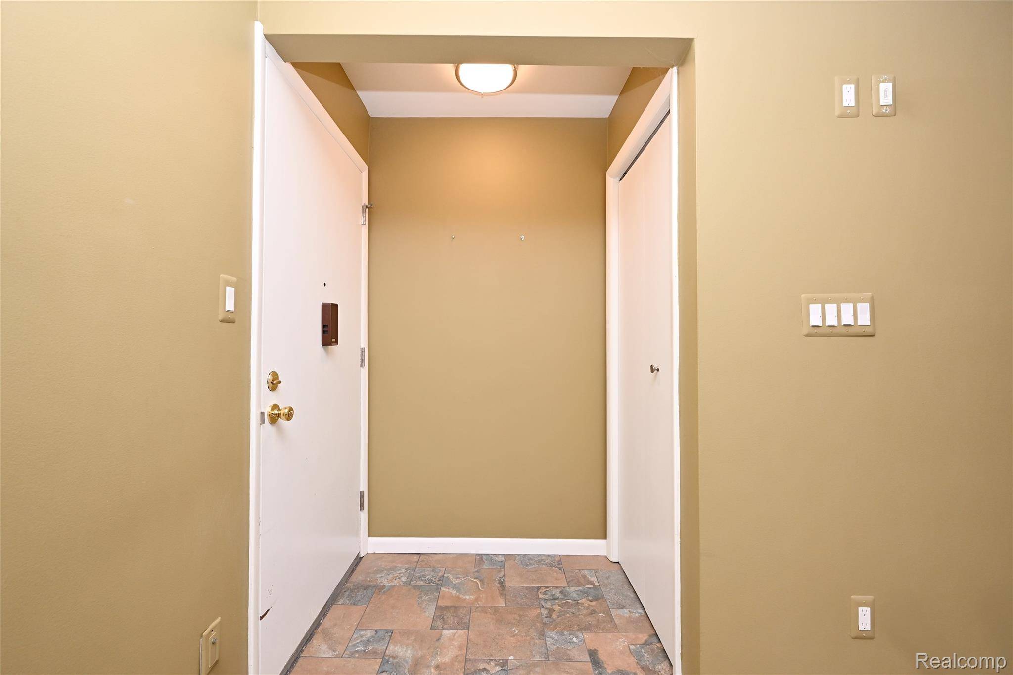 Royal Oak, MI 48073,2820 Woodslee DR #410