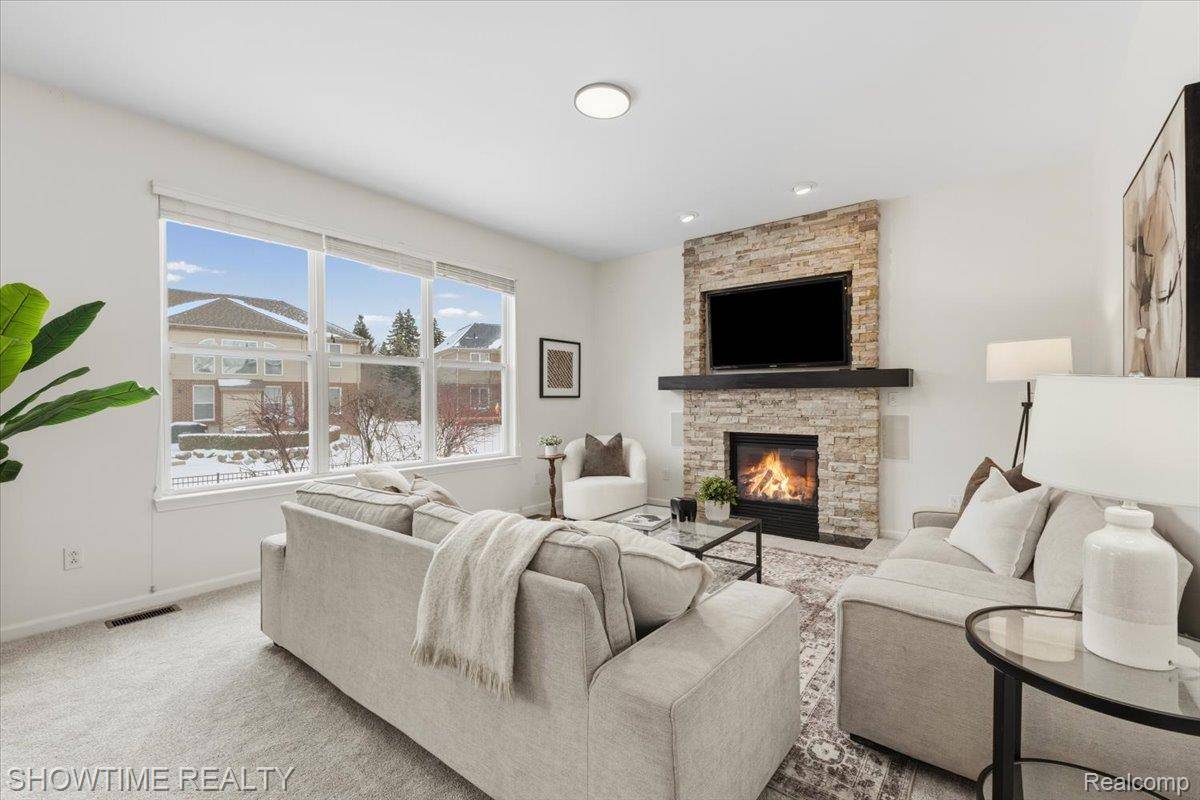 Rochester Hills, MI 48307,3699 Connors DR