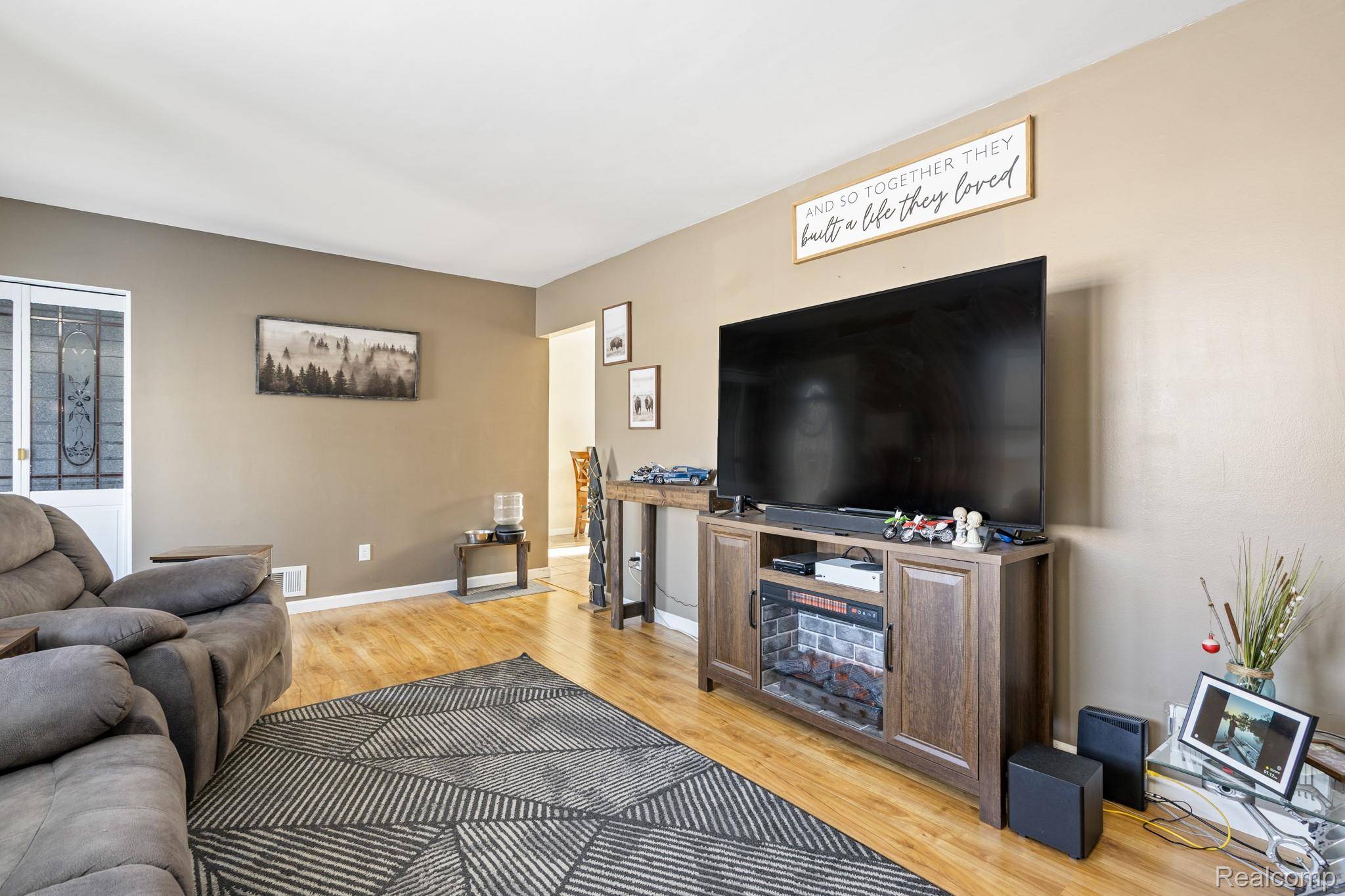 Westland, MI 48186,35739 Thames ST