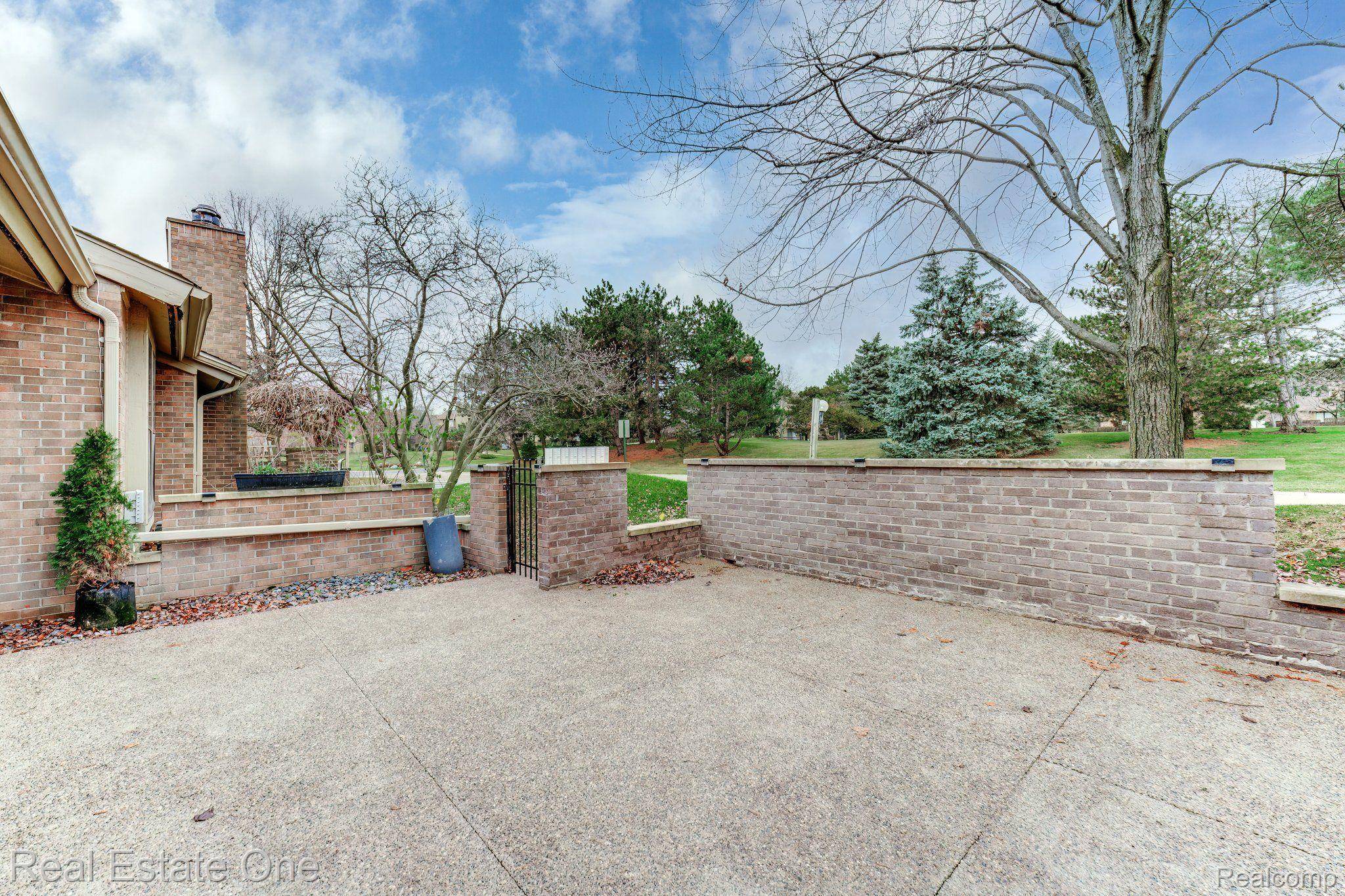 Bloomfield Hills, MI 48304,1631 S Hill BLVD