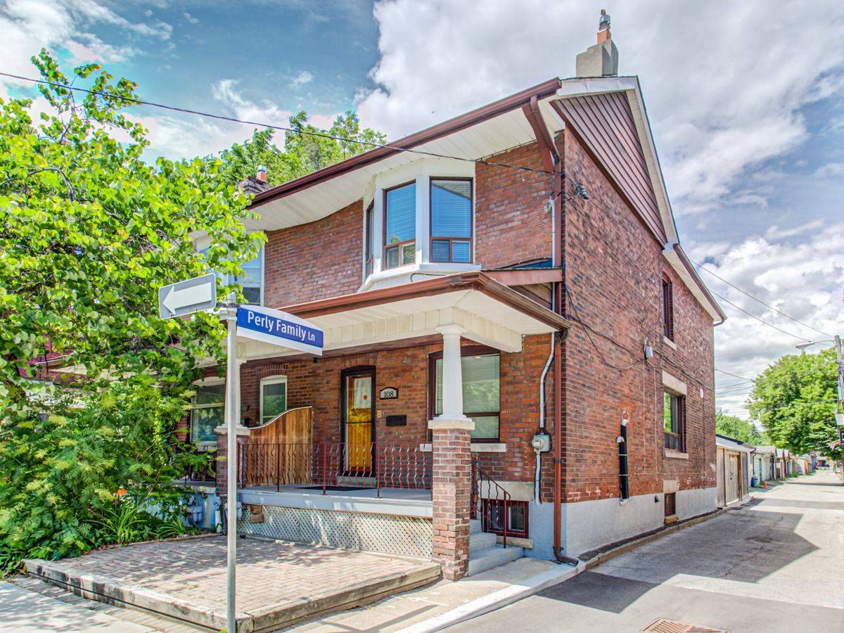 Toronto C02, ON M6G 2Z3,108 Follis AVE #A