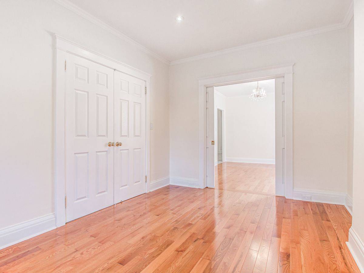 Toronto C02, ON M6G 2Z3,108 Follis AVE #A