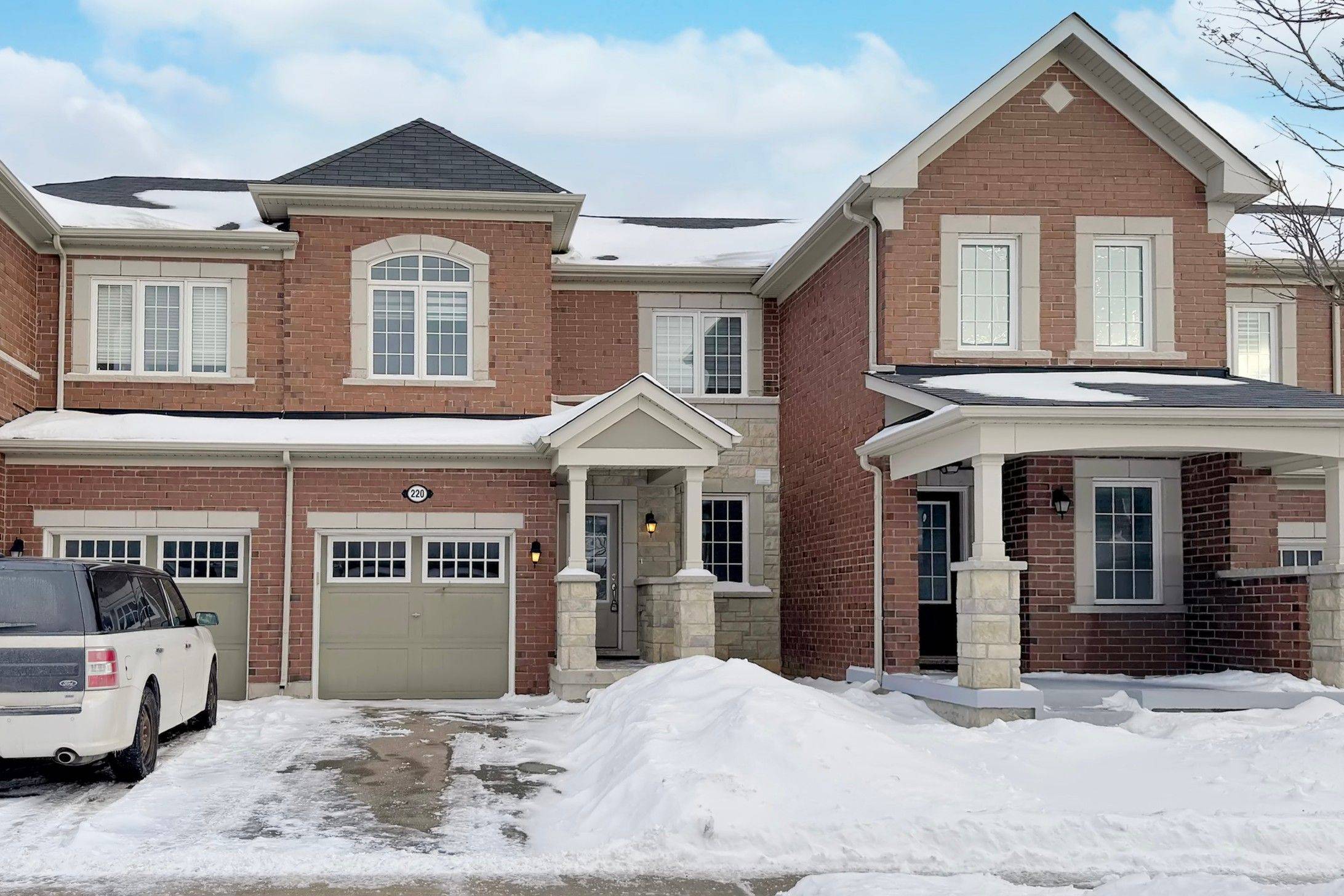 Aurora, ON L4G 0T6,220 Payne CRES