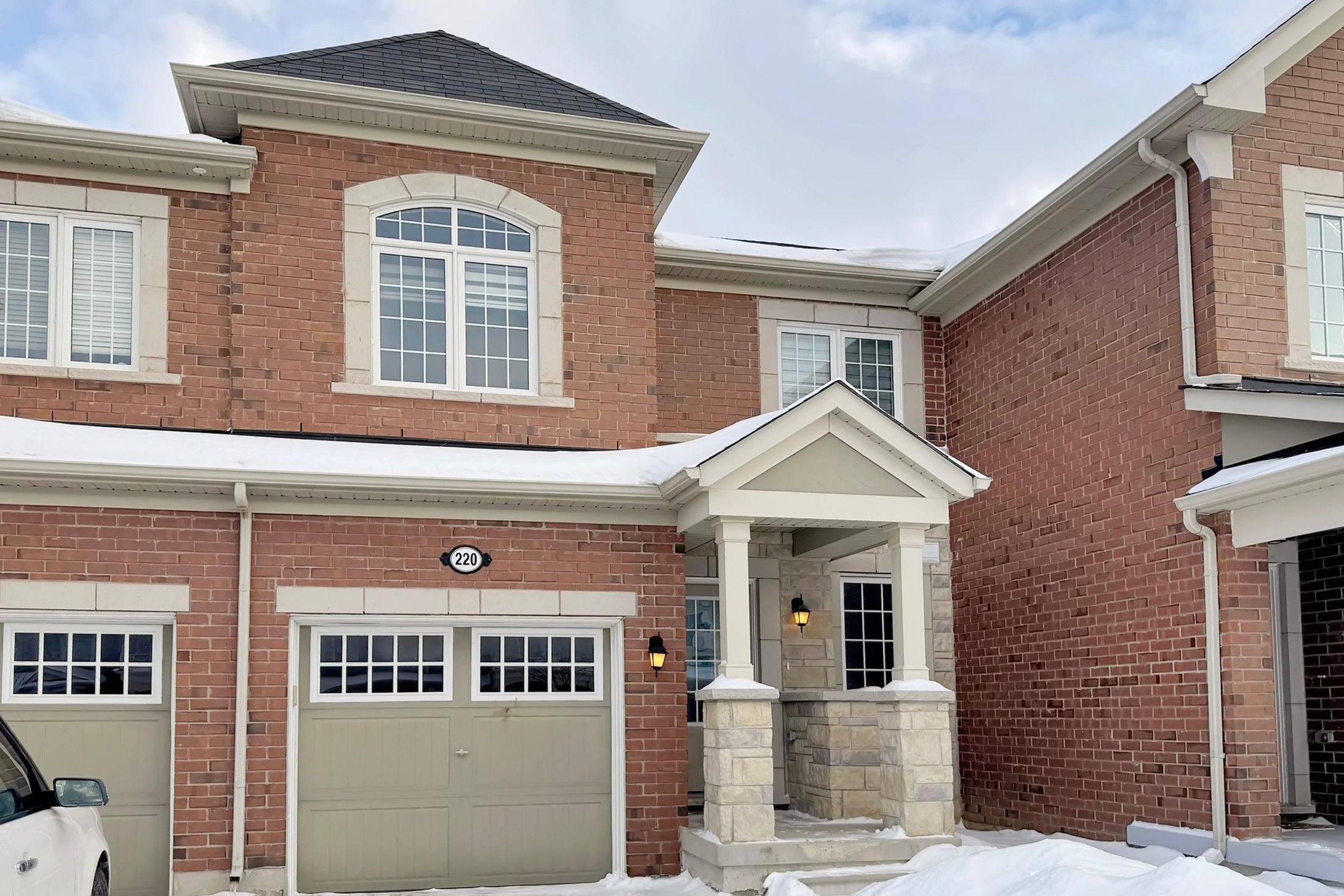 Aurora, ON L4G 0T6,220 Payne CRES