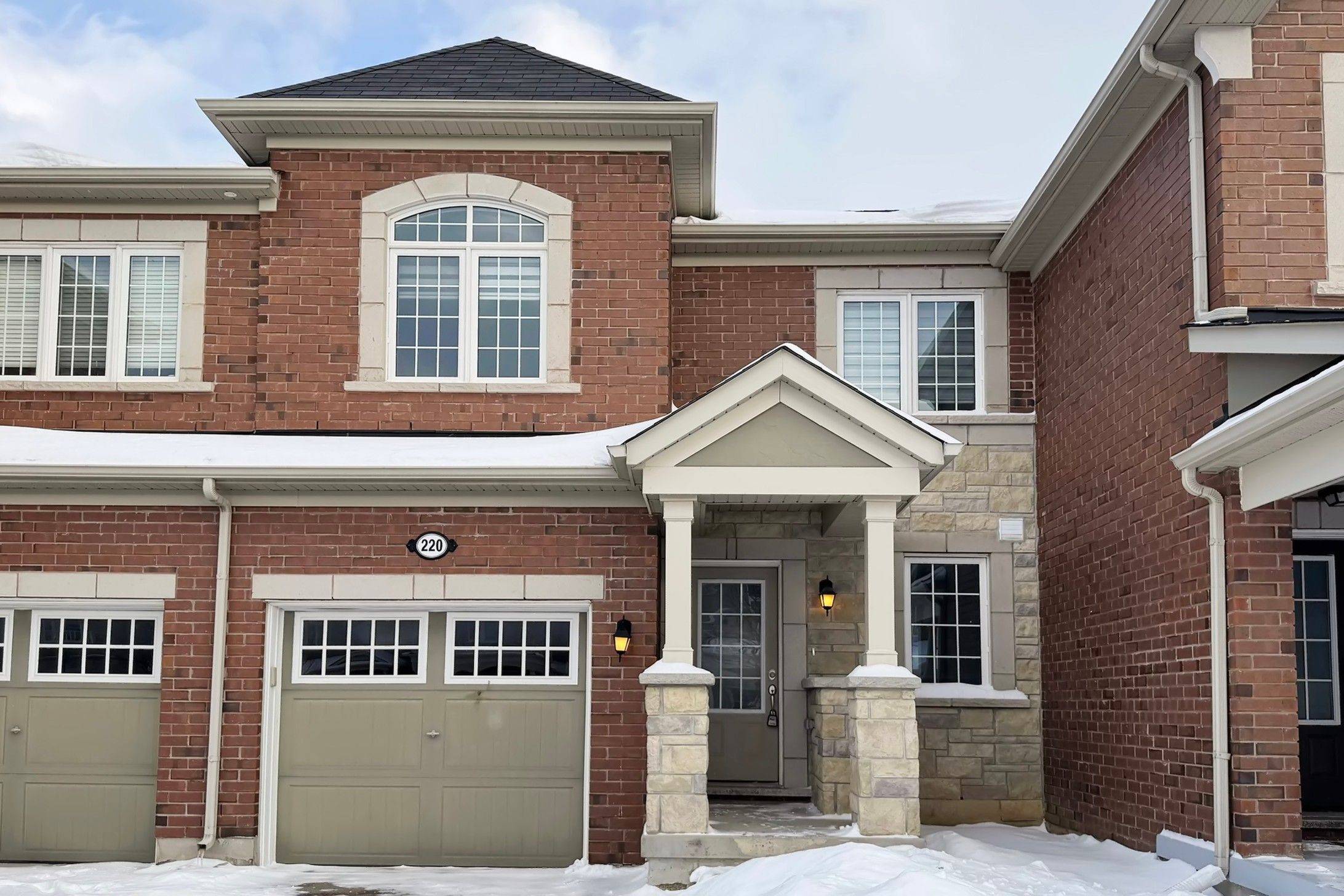 Aurora, ON L4G 0T6,220 Payne CRES