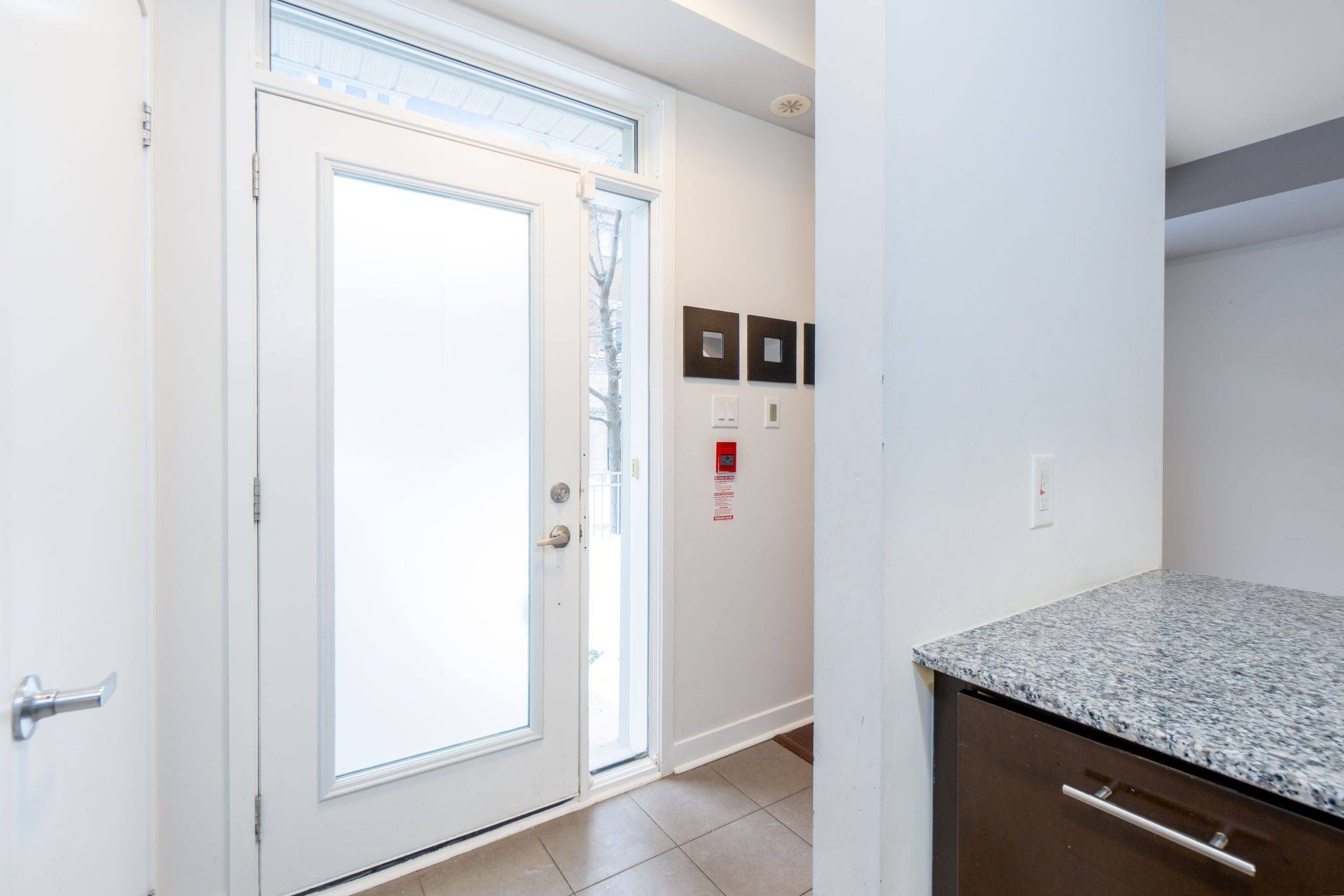 Mississauga, ON L5B 0E6,370 Square One DR #7