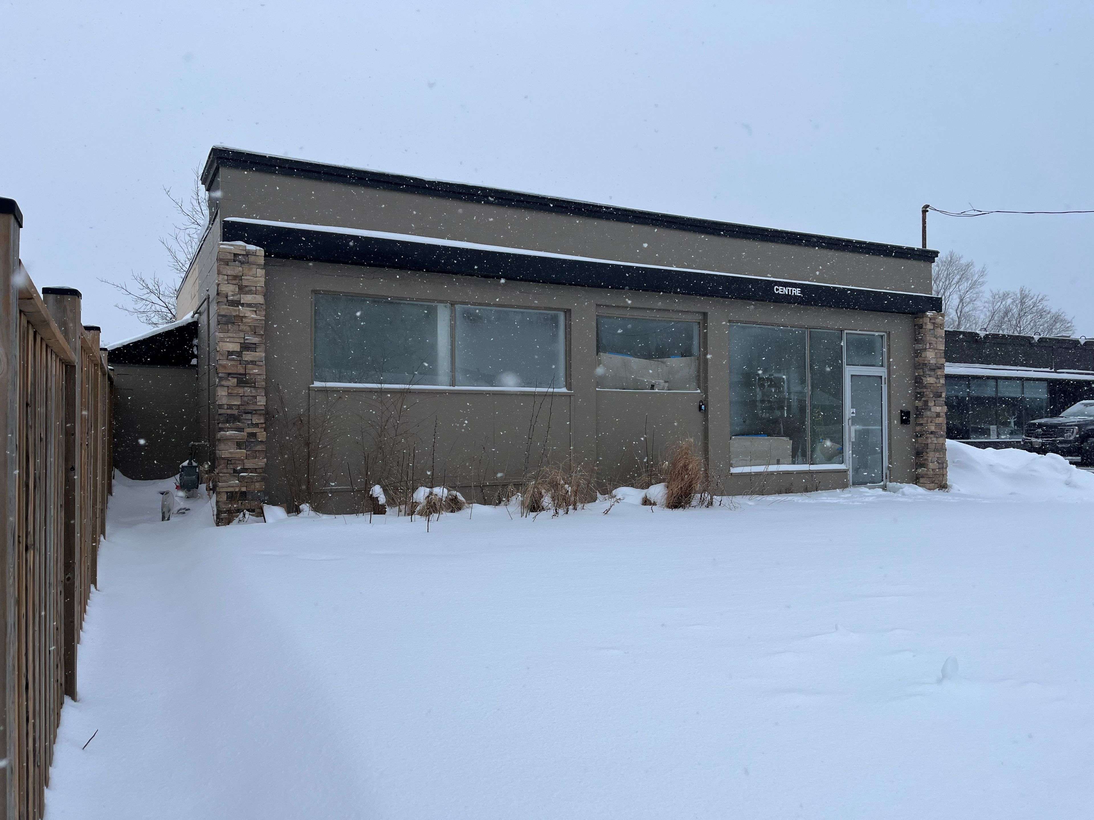 Brantford, ON N3R 2H6,100 Charing Cross ST