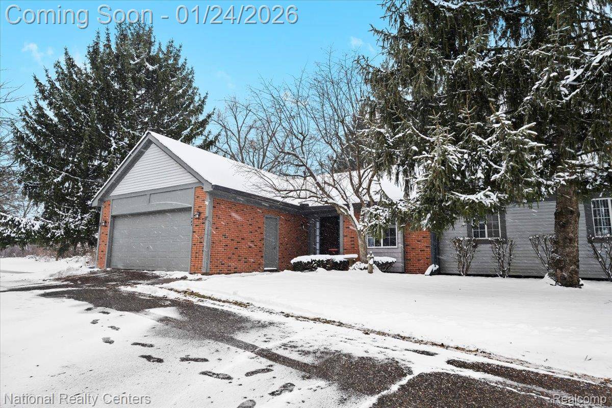 Walled Lake, MI 48390,485 Winwood CIR #115