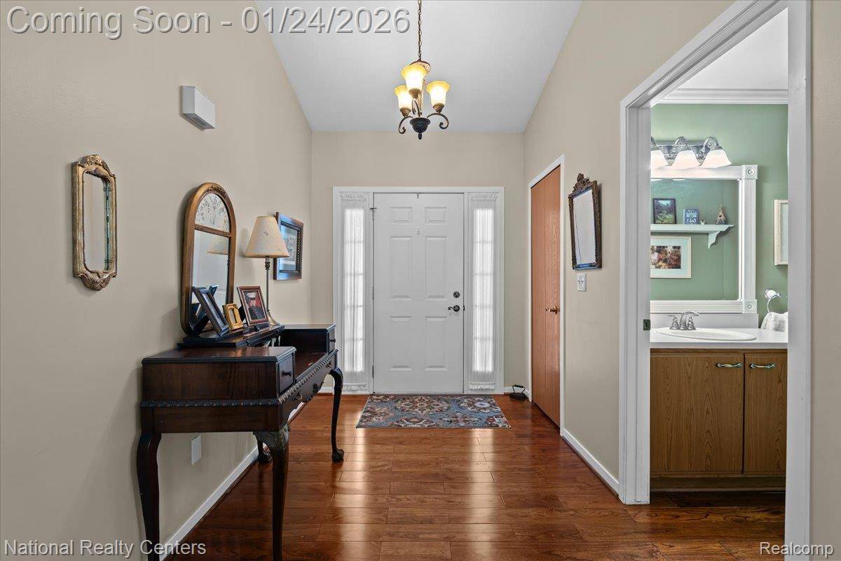 Walled Lake, MI 48390,485 Winwood CIR #115