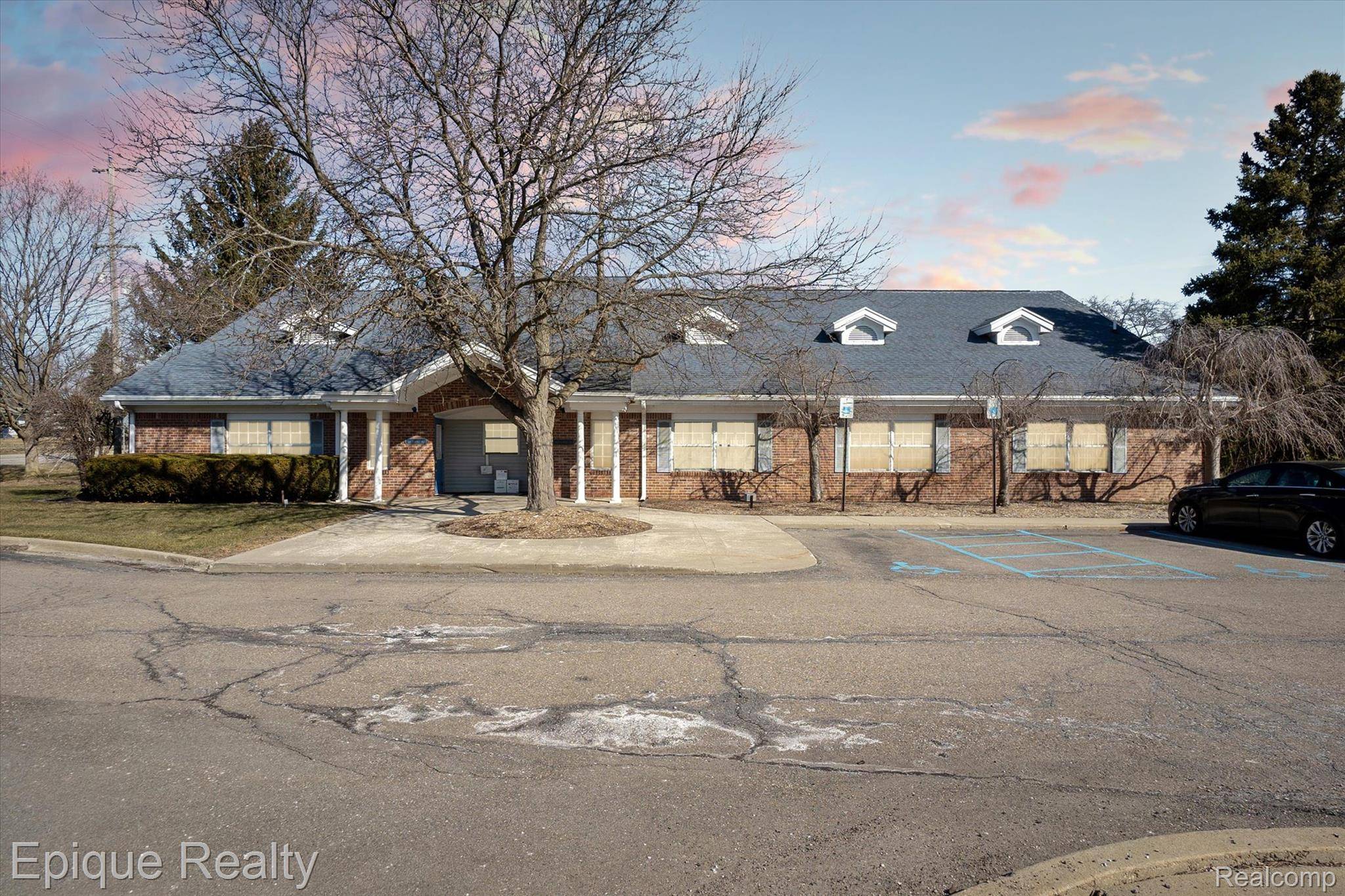 1425 S GRAHAM RD, Flint Charter Township, MI 48532