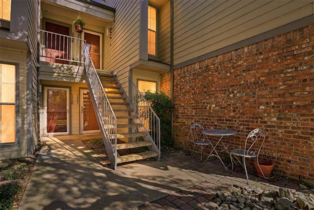 Dallas, TX 75211,2535 Wedglea Drive #F-127