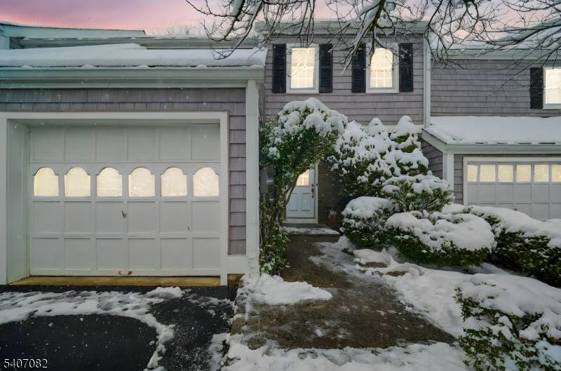 Mendham Boro, NJ 07945,6 Hampshire Dr