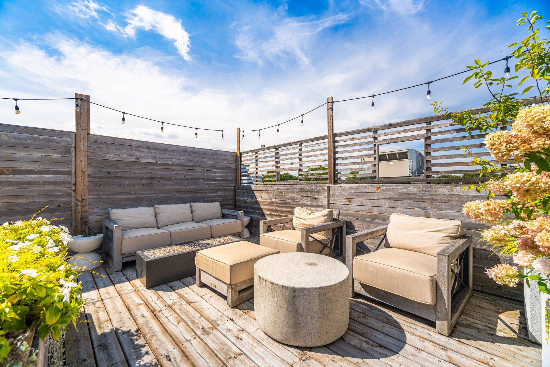 Toronto C01, ON M6J 2M5,62 Claremont ST #3